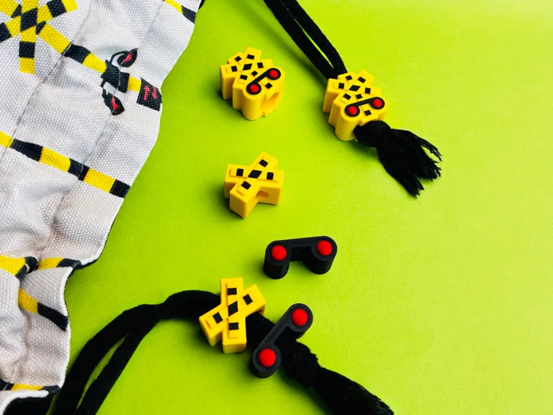 Japanese railroad crossing–style drawstring bead