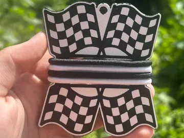 Accesorio para sujetar ligas de cabello: Checkered Flag Hair Tie Holder. Referencia del modelo original.
