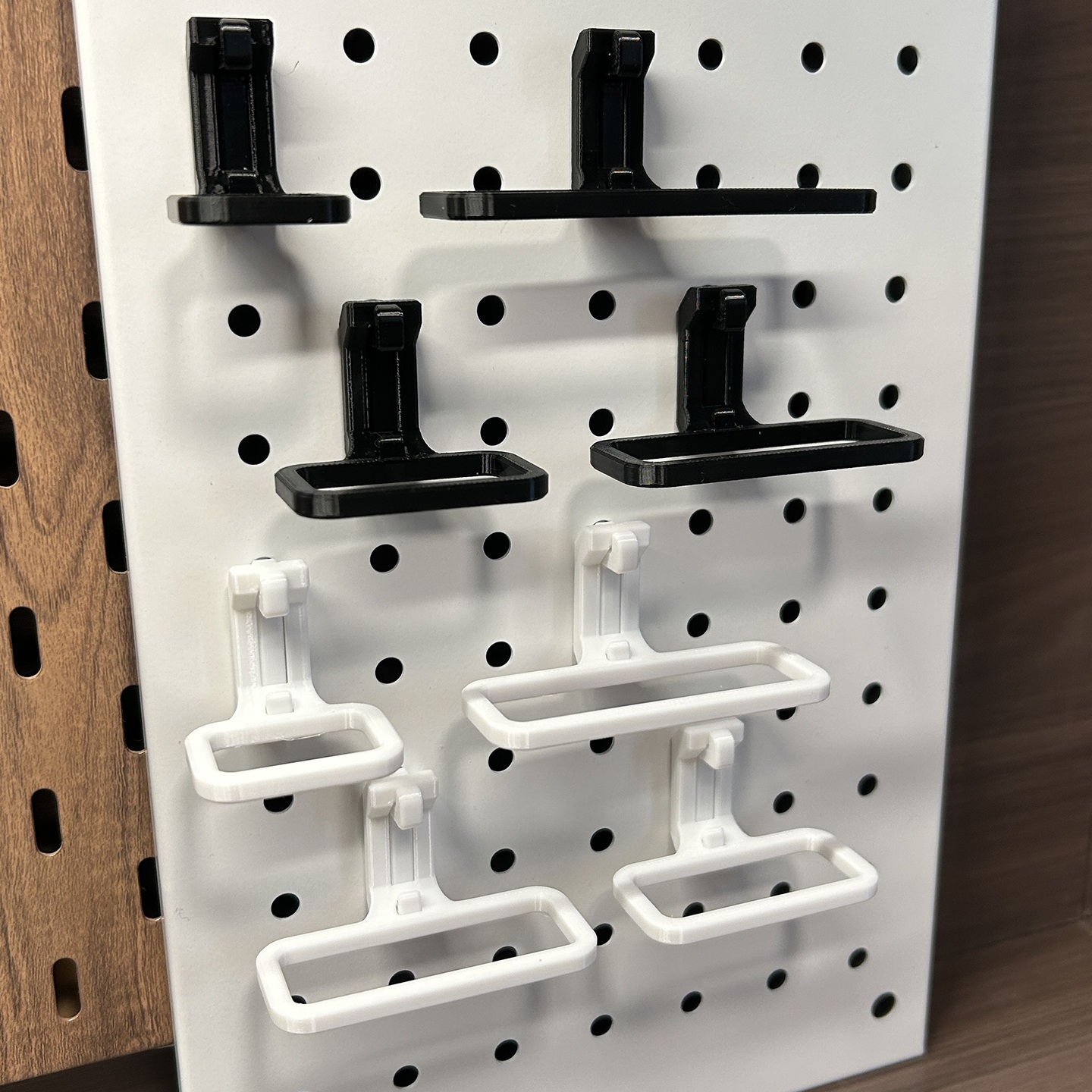 Miniatura 7 do modelo 3D 孔距25 直径6圆孔洞洞板 挂钩大全