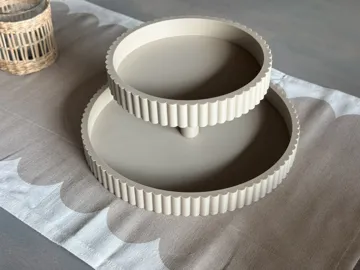 Soporte: Two-Tier Scalloped Serving Stand — vista de referencia 3