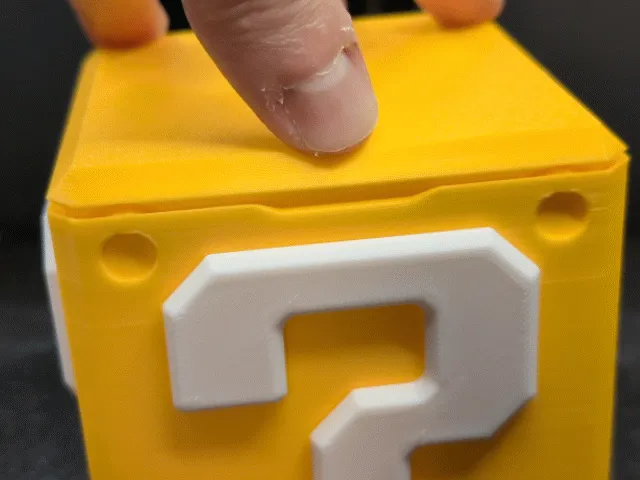 Super Mario Item Block Box Snap-on Lid view 3