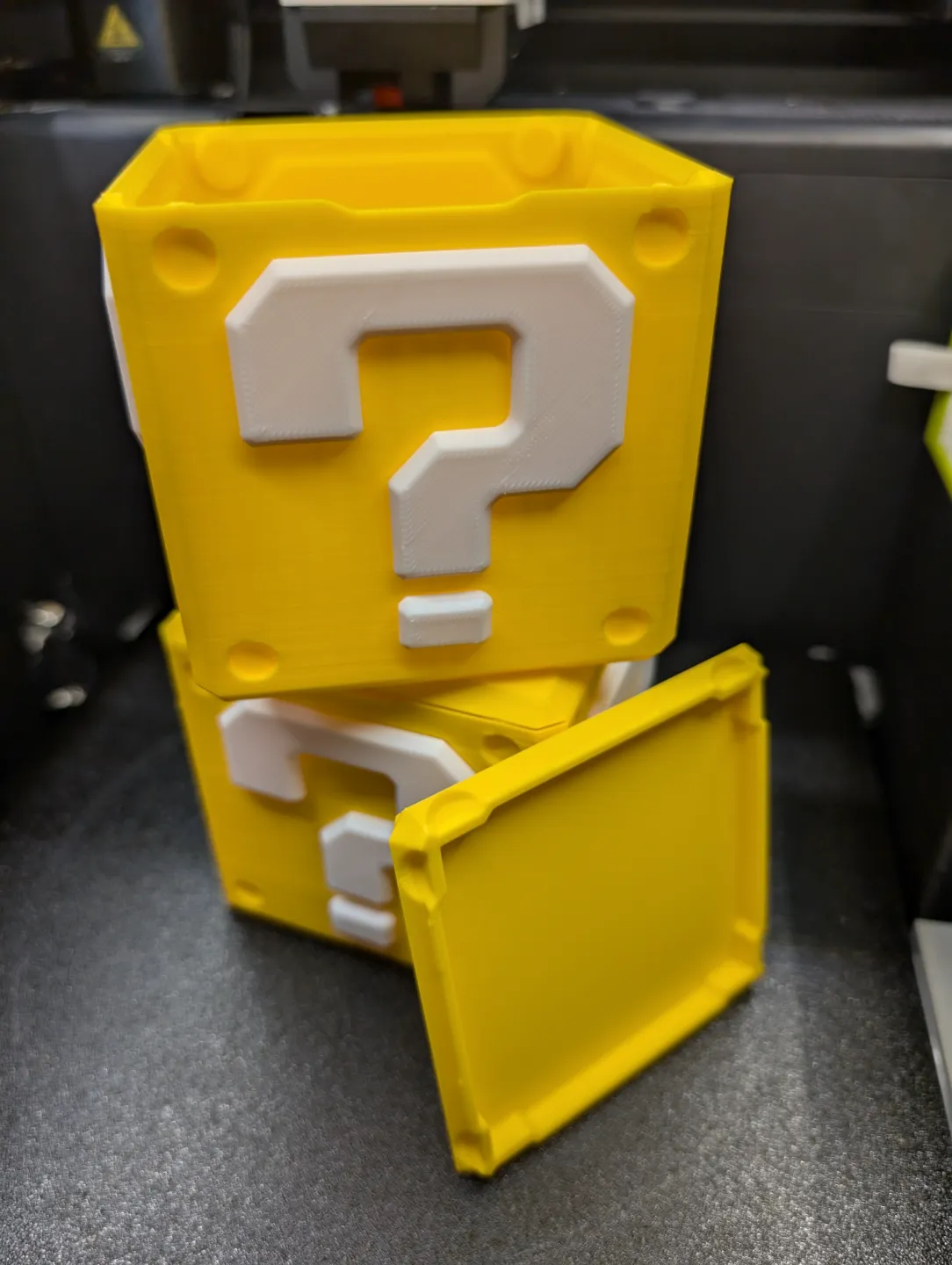 Super Mario Item Block Box Snap-on Lid view 2