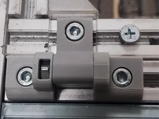 2020 Extrusion hinge