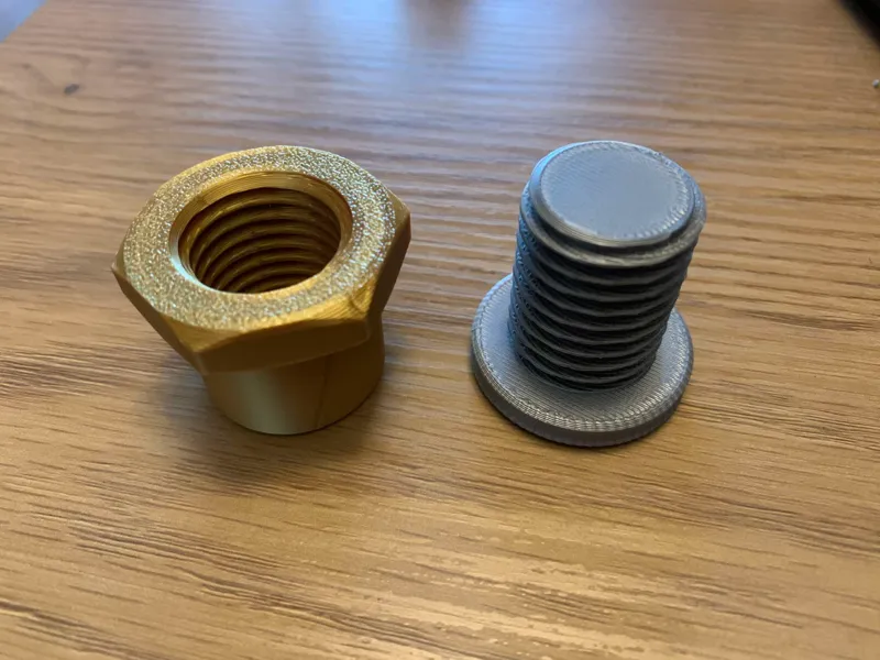 Trapezoidal thread fidget