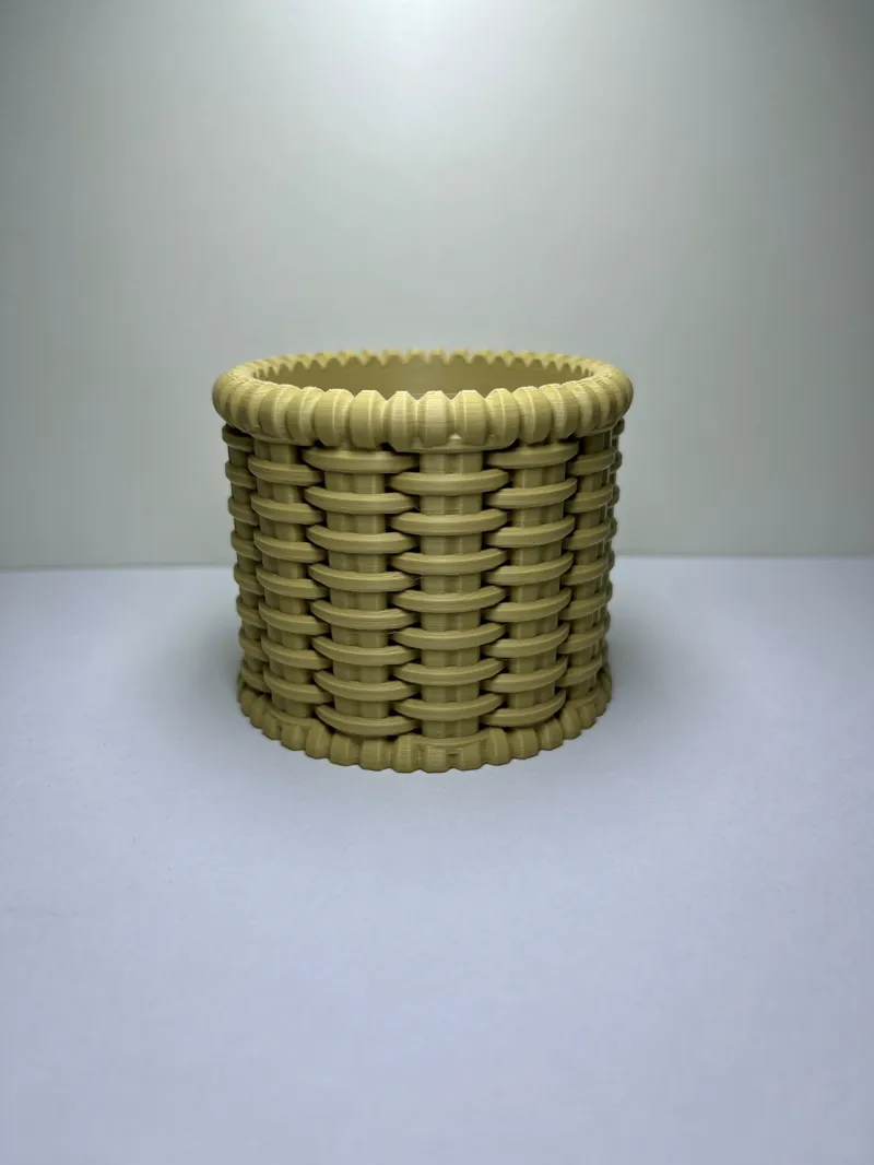 Woven plant pot, rattan optic
