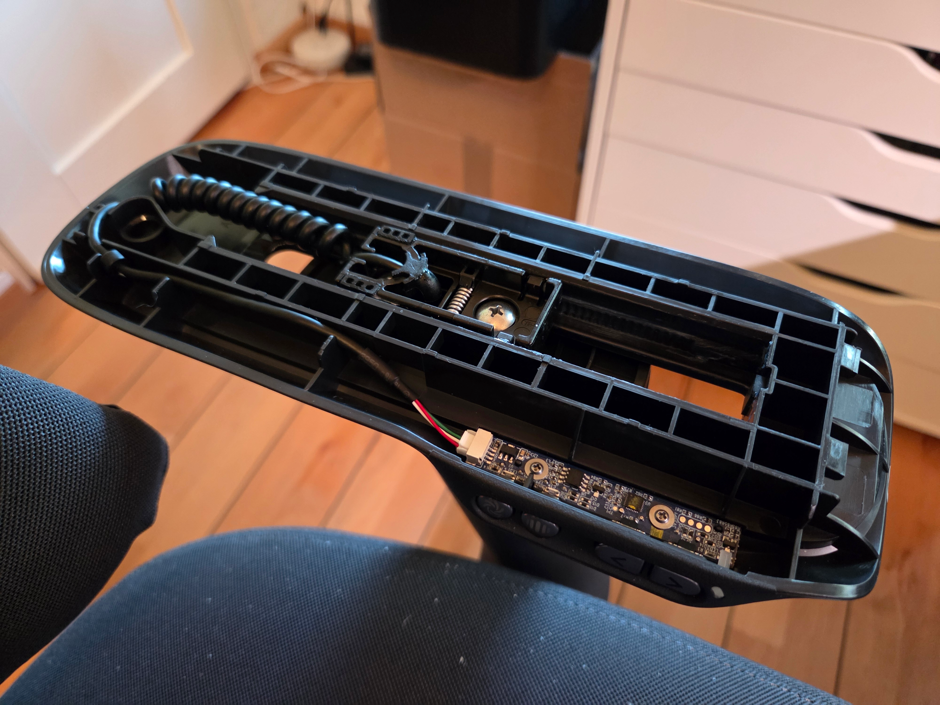 LiberNovo Omni Pro armrest lock 3D model