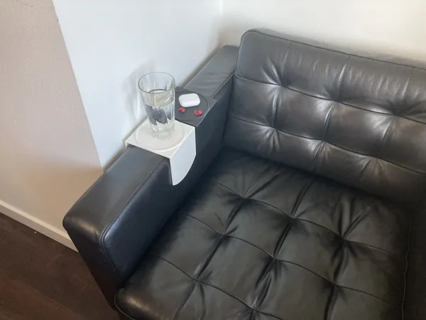 Plateau porte-gobelet pour accoudoir carré (Ikea Morabo)