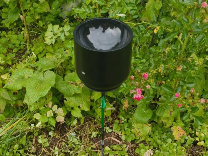 Halter für den Regensensor einer Wetterstation