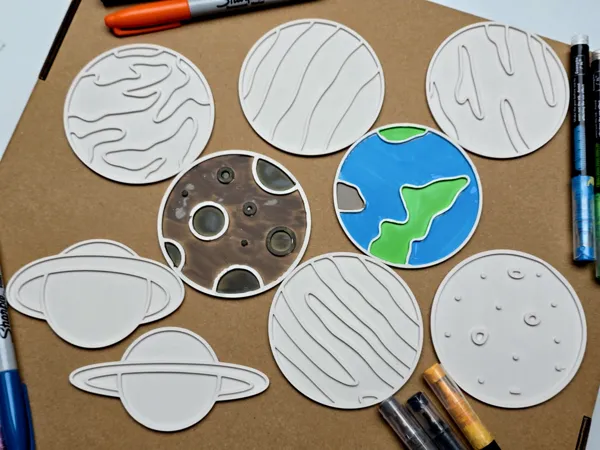 Set créatif à colorier - planètes et étoiles de l'espace