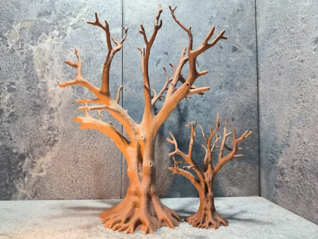 Alter teilweise abgestorbener Baum - 11/15/18 cm
