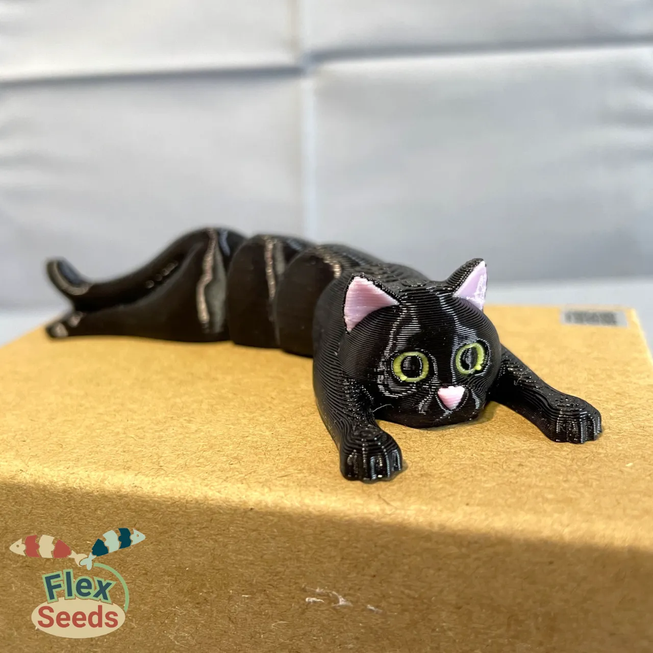 Flexi Holding Cat (Print-in-place) view 3