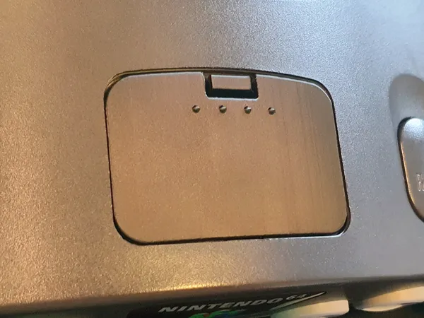 Cache pour emplacement d'extension mémoire Nintendo 64