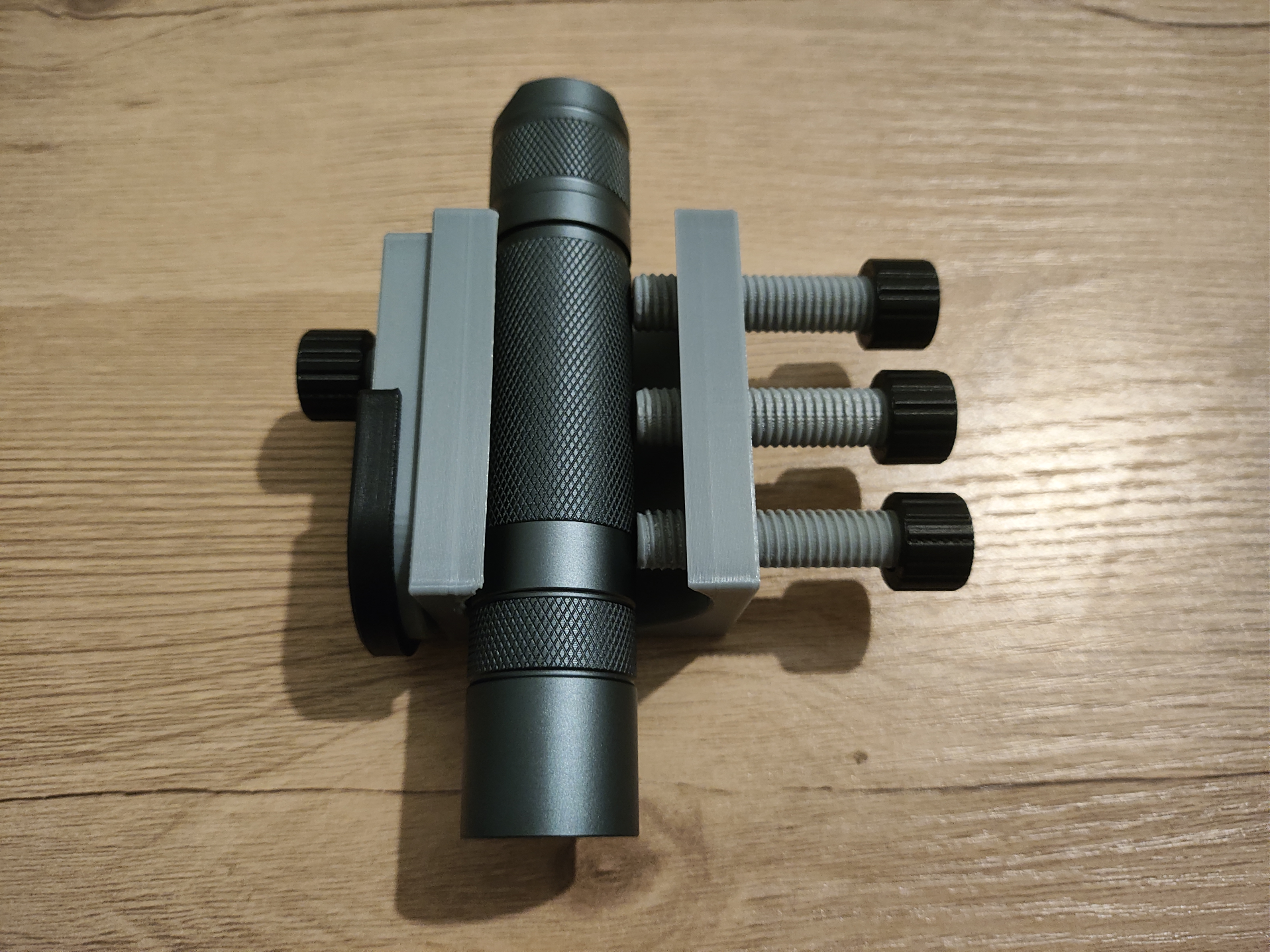 Cylindrical Tool Holder For Mechanical Arm