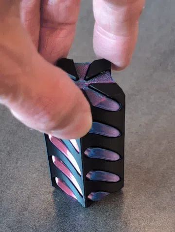 Objeto manipulable: Impossible Passthrough Pentagon - Free to Sell — vista de referencia 2