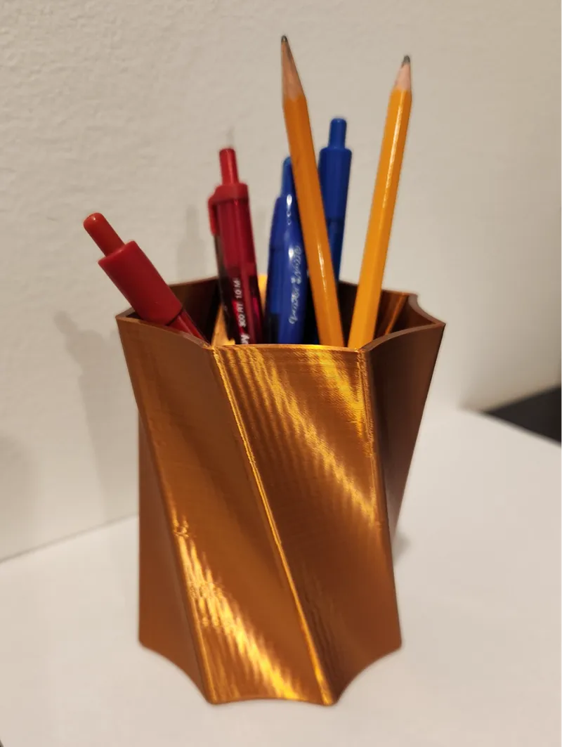 Torsade Pen Holder