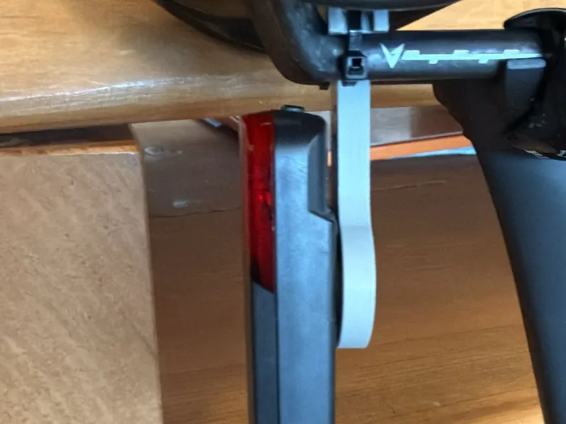 Supporto Sottosella Garmin Varia (Radar & Luci)