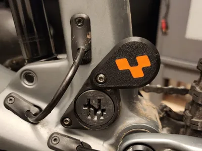 CUBE - STEREO HYBRID 140 160 CHARGE PORT COVER 