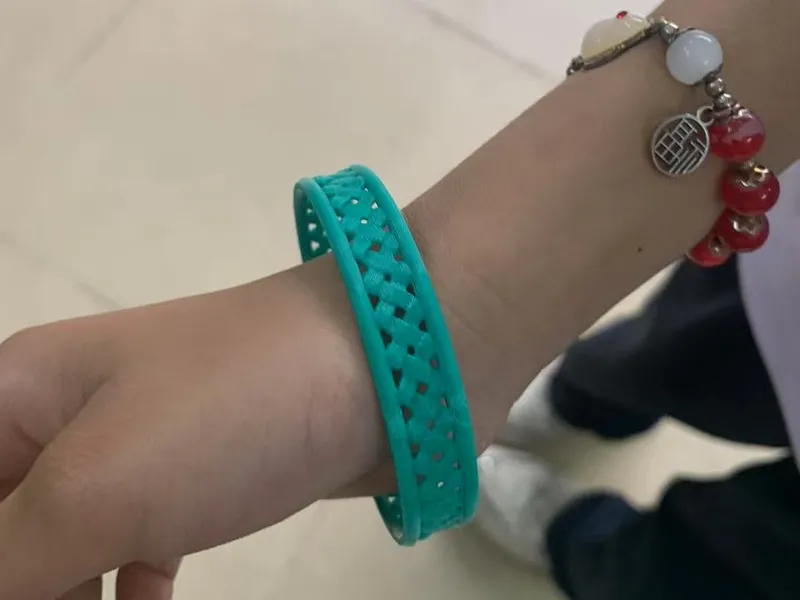 编制花纹环形手链