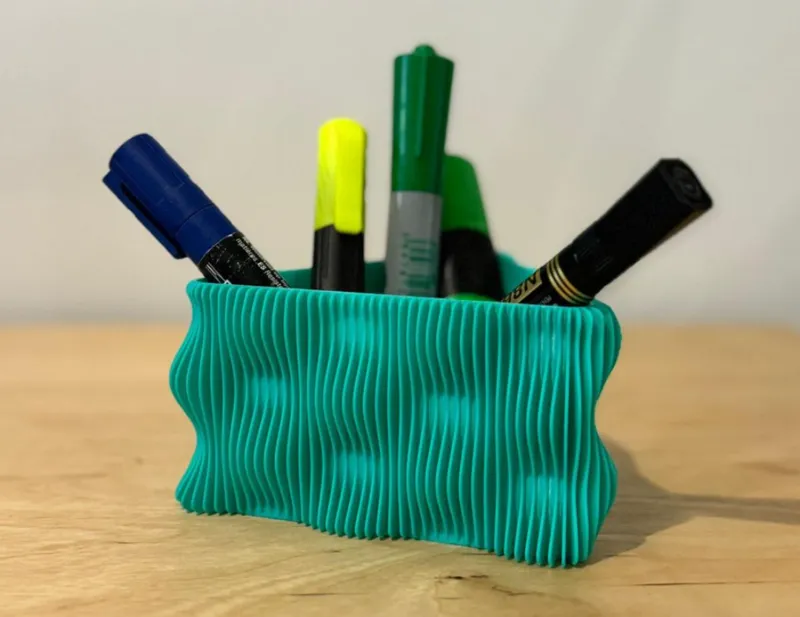 Modern ribbed pyramid pen holder