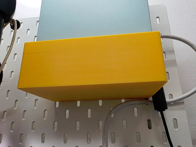 Ikea Skadis QNAP TS-230 server NAS supporto pannel