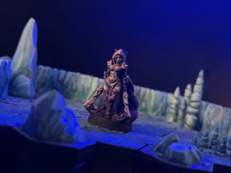Rogue miniature (Supportless - FDM Friendly)