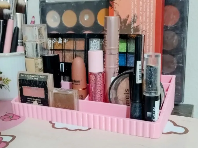 makeup organizer