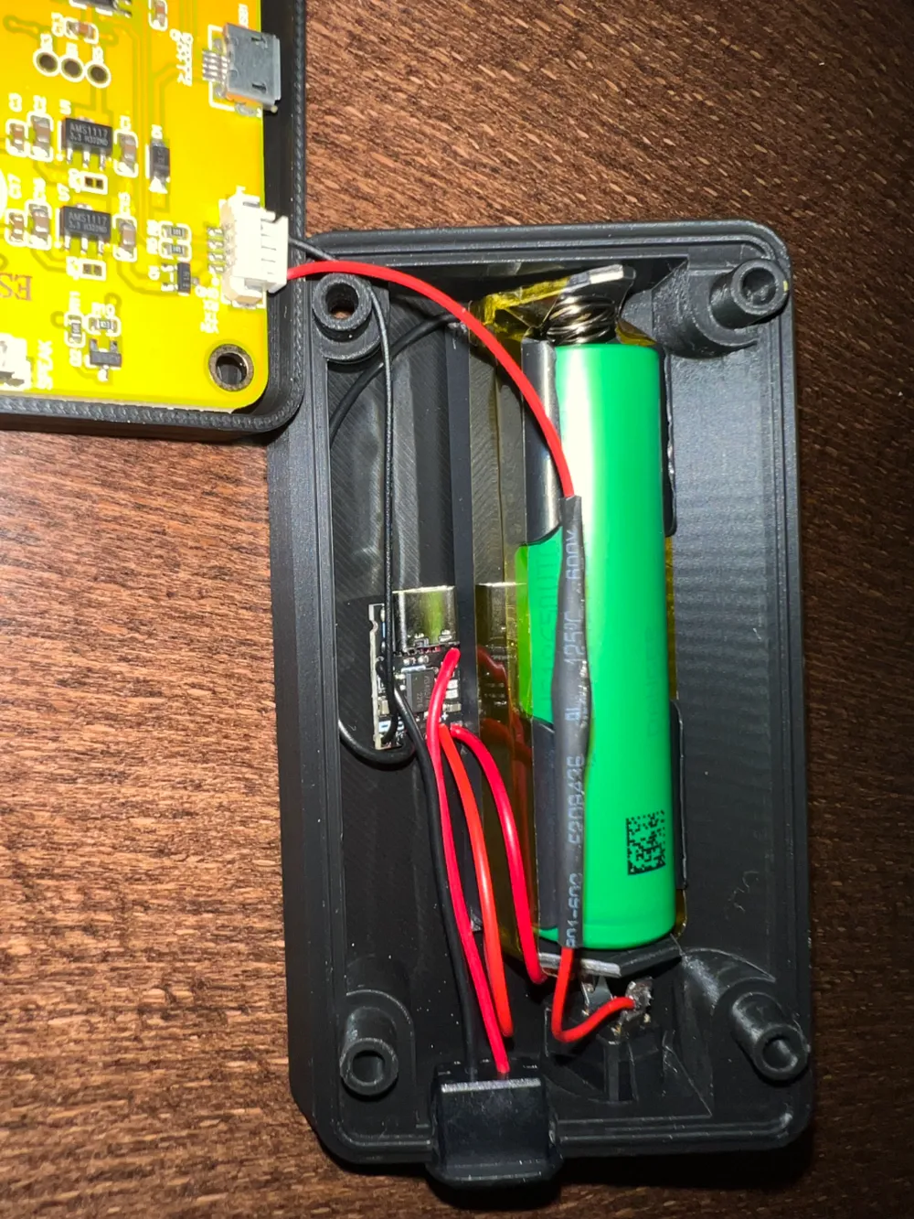 Battery powered xtouch stand using esp32 2432s028 remixed by pretzel 3d