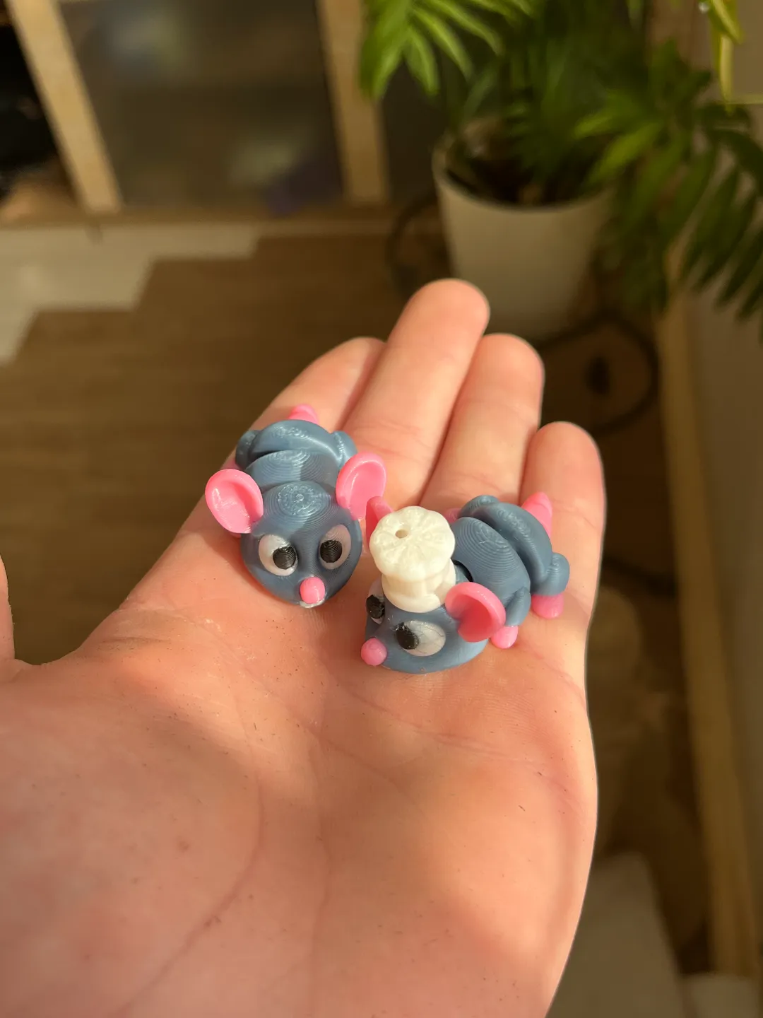 Ratatouille rat mini flexi view 4
