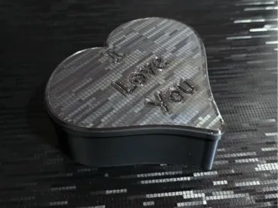 Heart Shaped Box – “I LOVE YOU” 8.5 × 9 cm