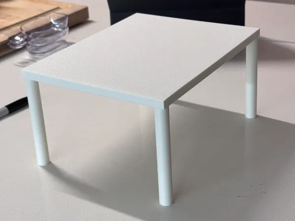 Étagère surélevée pour verres à whisky