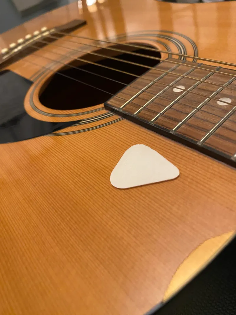Guitar Pick (0.8mm)