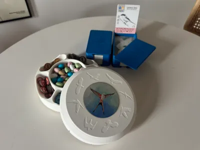 Wingspan token and egg holder