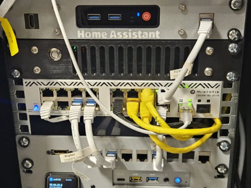 Rackholder / Cooling for MikroTik CSS318-16G-2S+IN