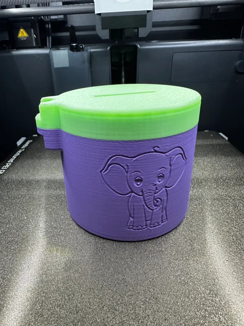 Spardose mit Elefant / piggy bank with elephant 