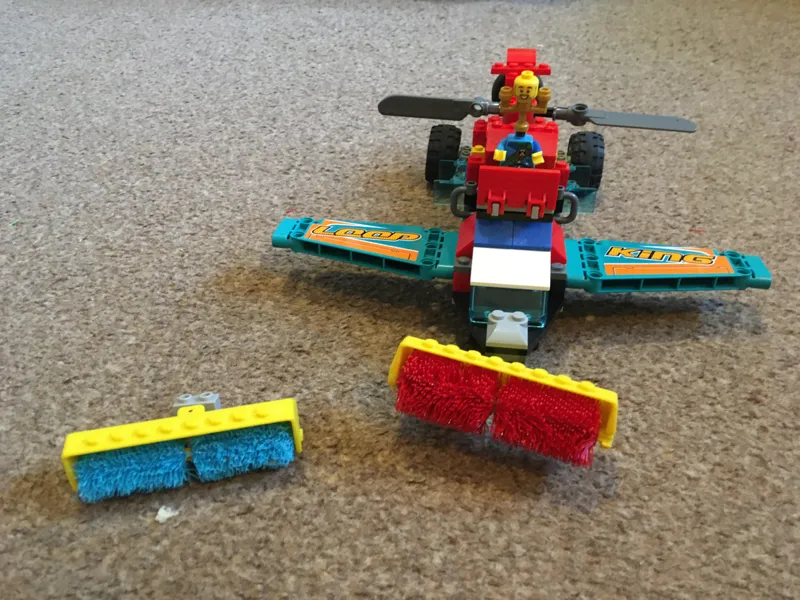 LEG0 street sweeper