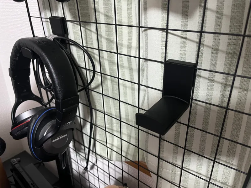 Headphone stand for wire cube