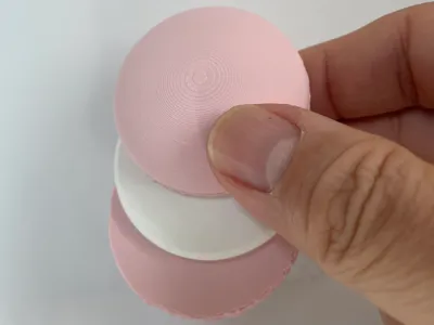 Macaron-shaped magnetic fidget toy