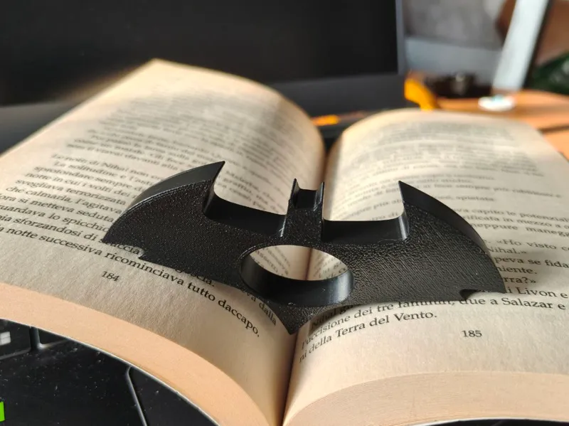 Bat-Symbol Ring Book – Keep Your Books Open