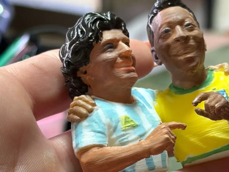 Maradona e Pelè Statuina