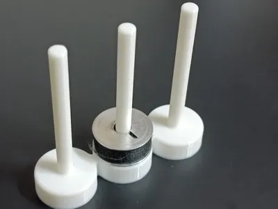 Sewing bobbin holder with magnet