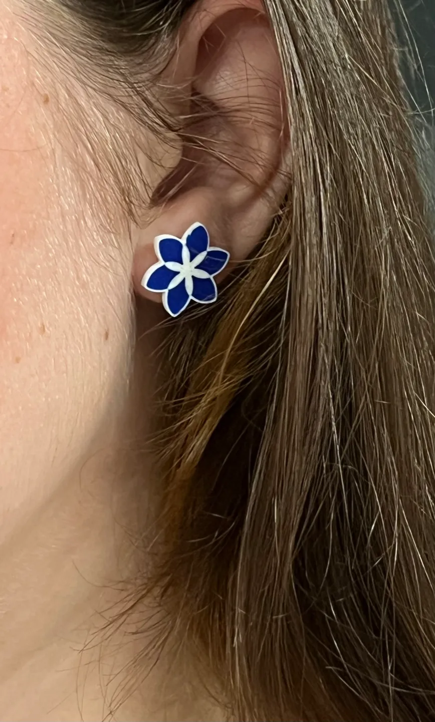 Small flower earrings view 4