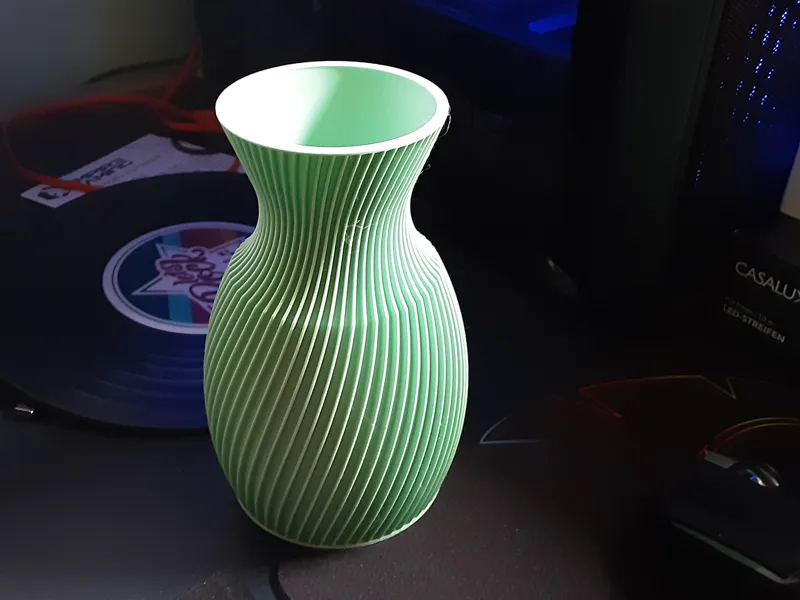 Vase with diagonal pattern