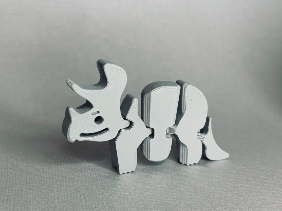 Tricératops flexible articulé
