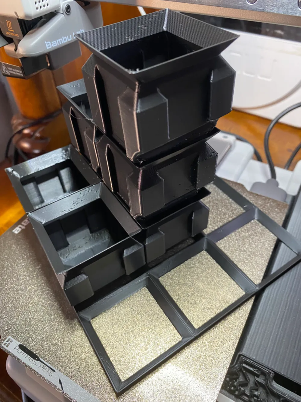 Interlocking Stackable Packaging Stackable interlocked boxes with tray. 50x50x50 mm by Elie Cohen ...