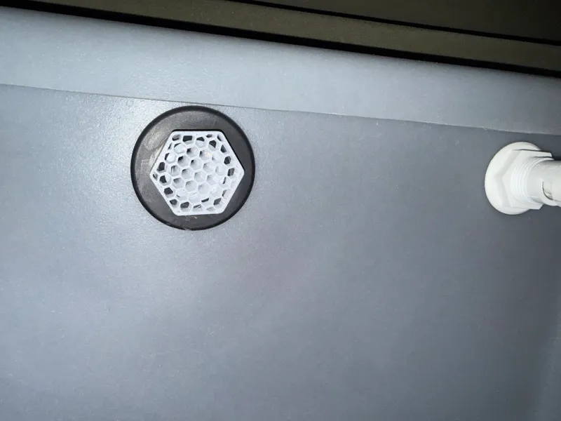 Tracker Live well Overflow Bait Screening Plug 