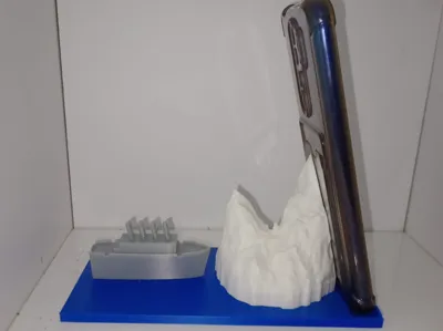 Titanic phone holder