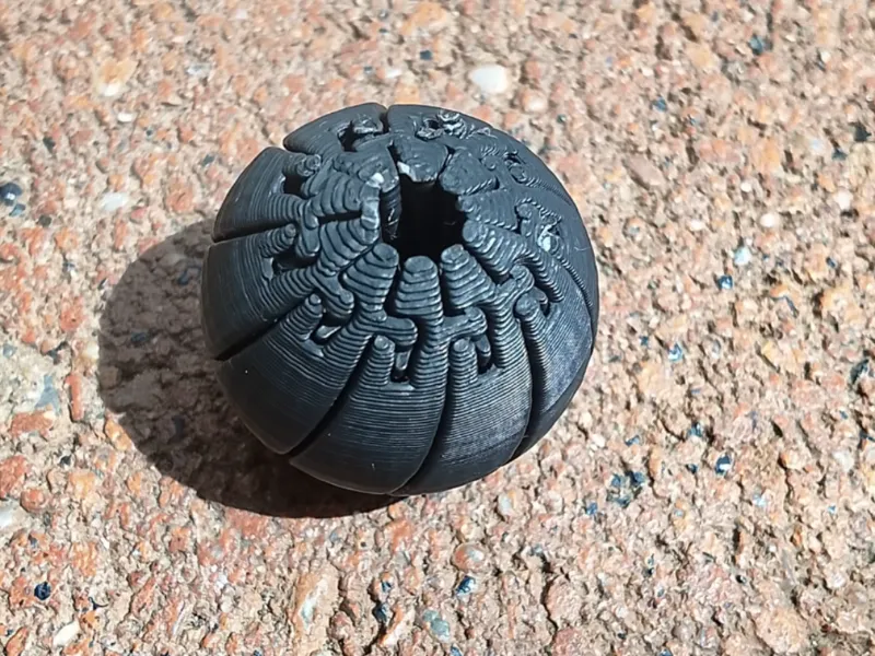 Twisty fidget Ball
