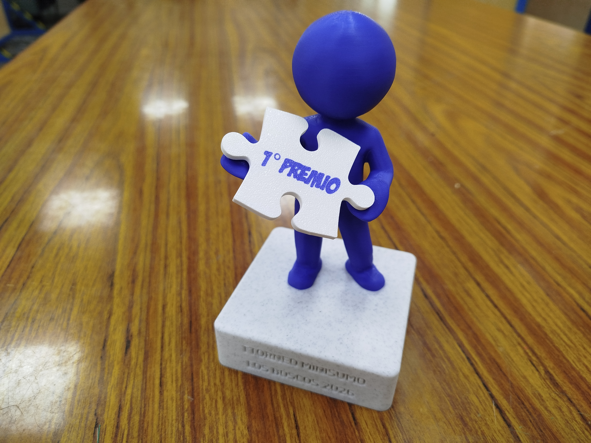 Trofeo original con texto personalizable