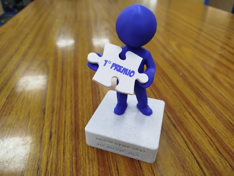Trofeo original con texto personalizable