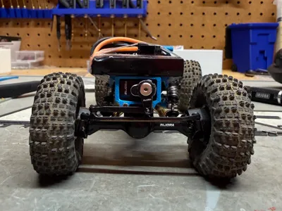 SCX30 Battery on Servo mount